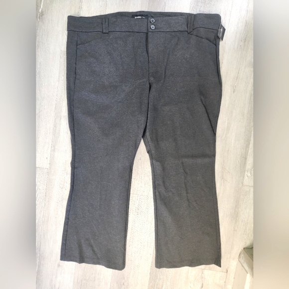 Studio TORRID 30 TALL Charcoal PIXIE PANT⭐️PERFECT SHAPE - Picture 1 of 4